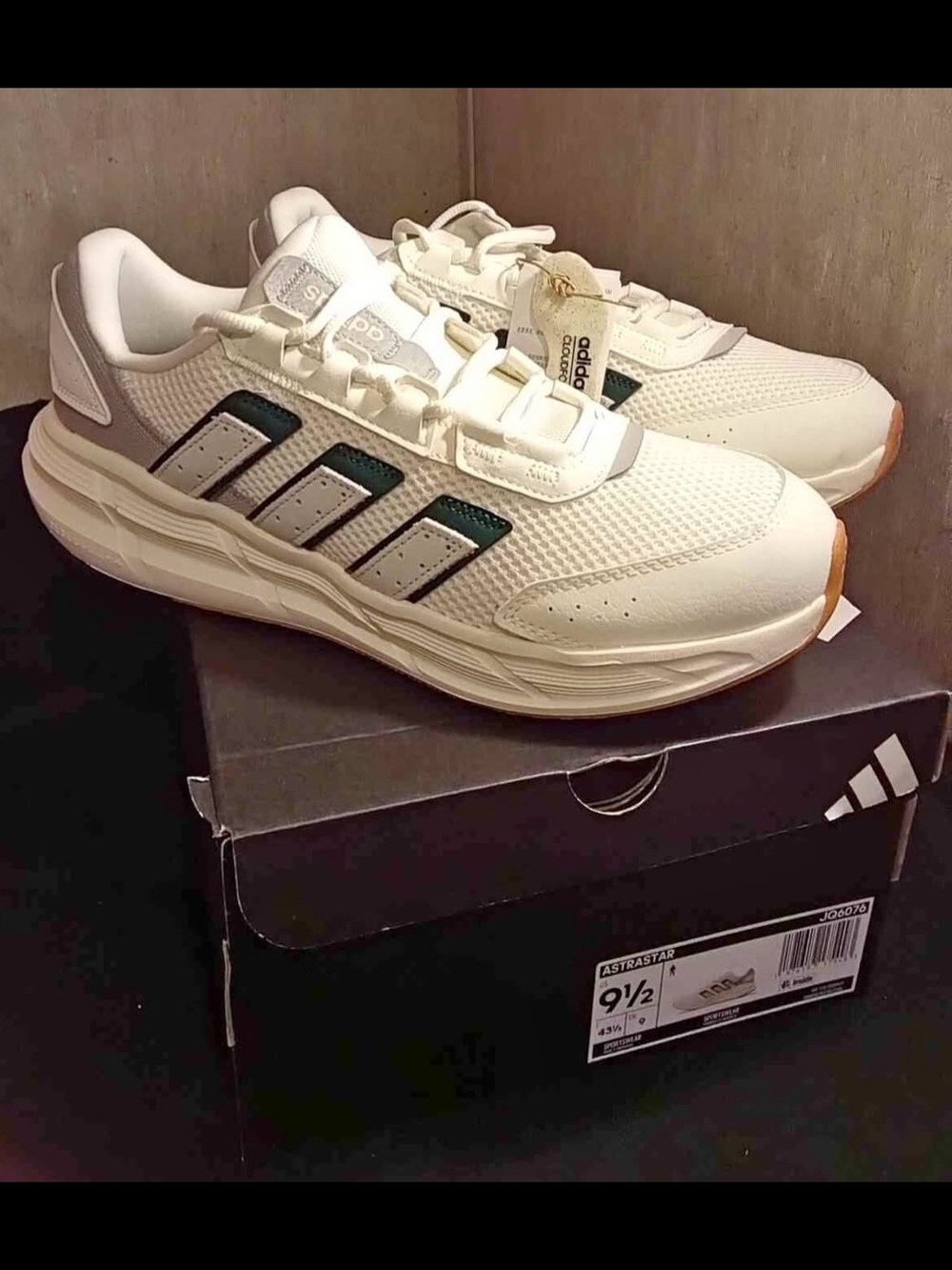 Adidas Astrastar Sportswear Mens size 9.5
